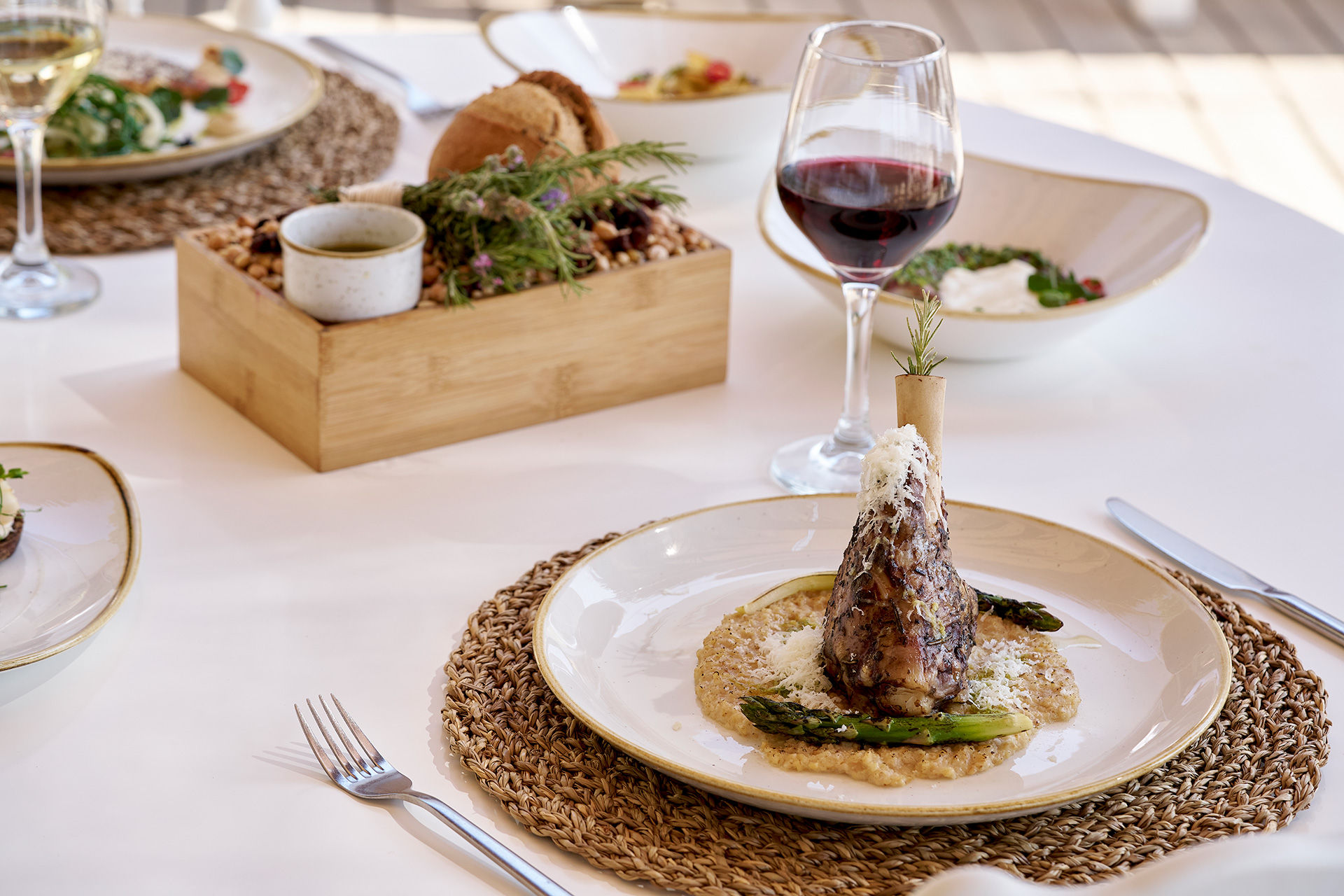 Dining 02431